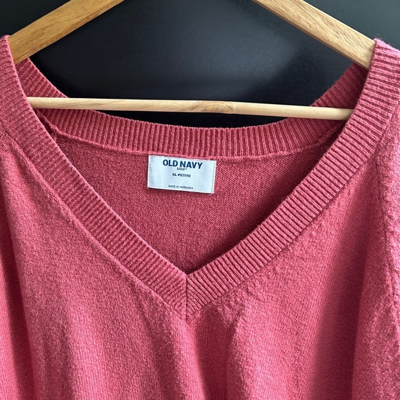 ✨3 for $18✨ Old Navy Pink Oversized V-Neck Sweater Relaxed Fit - Picture 2 of 6